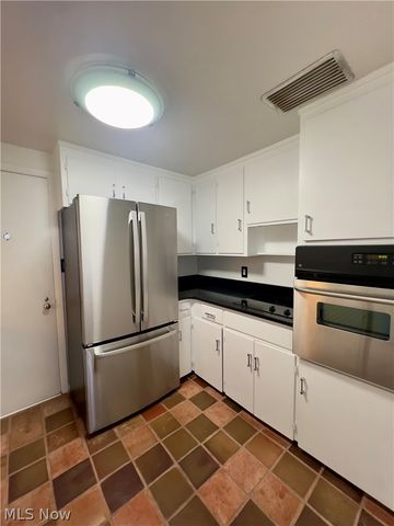 19901 Van Aken Boulevard W 7, Shaker Heights, OH 44122