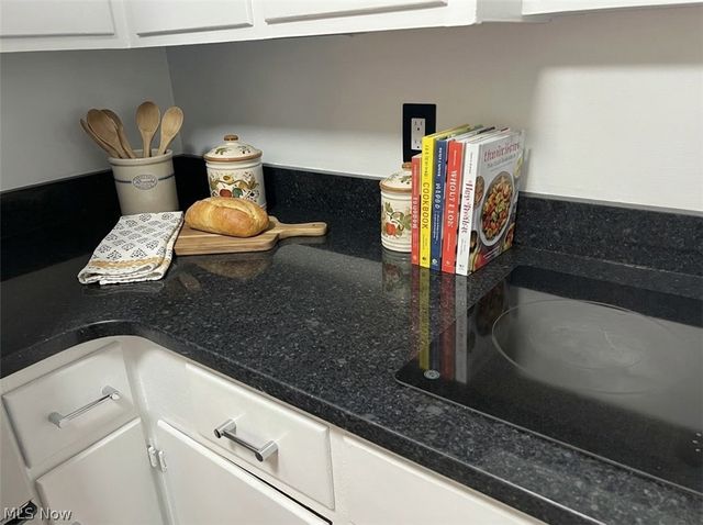 19901 Van Aken Boulevard W 7, Shaker Heights, OH 44122