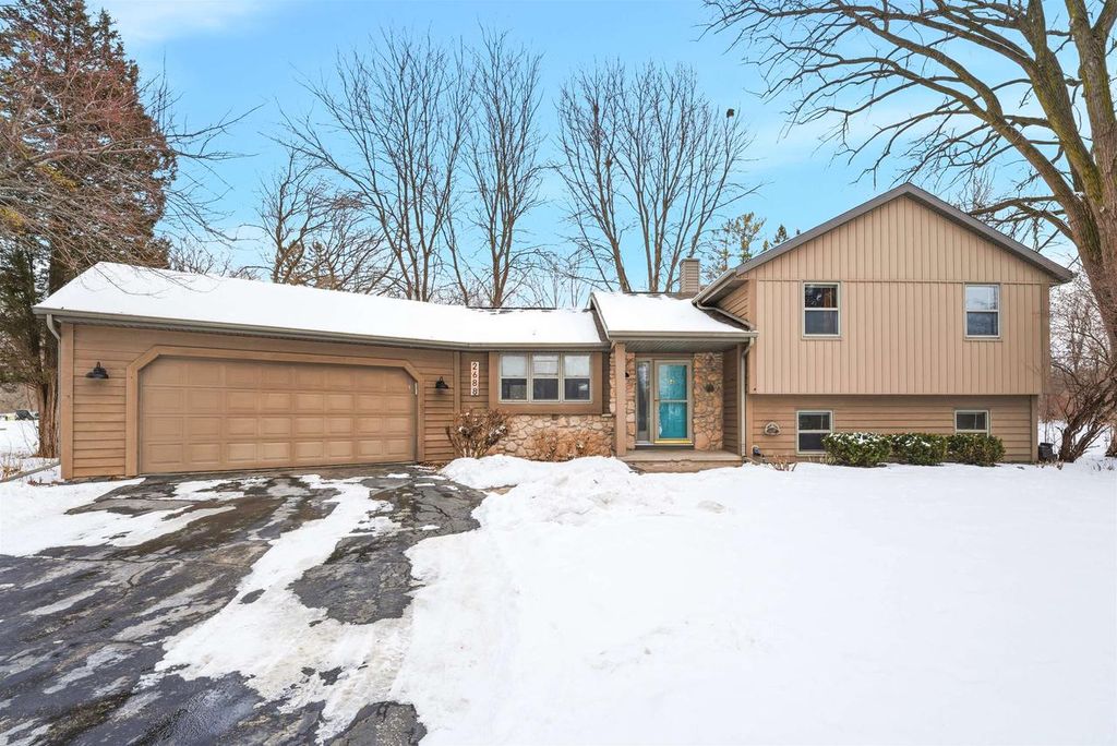 2688 NICOLET DRIVE, Green Bay, WI 54311