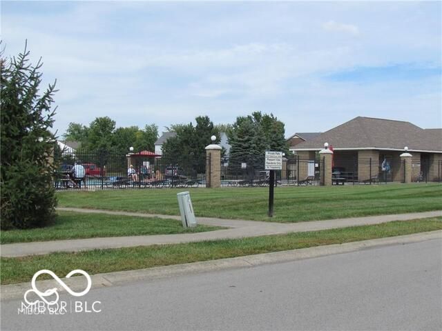 10559 Ross Crossing, Fishers, IN 46038