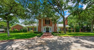 2825 Lake Air Drive, Waco, TX 76710