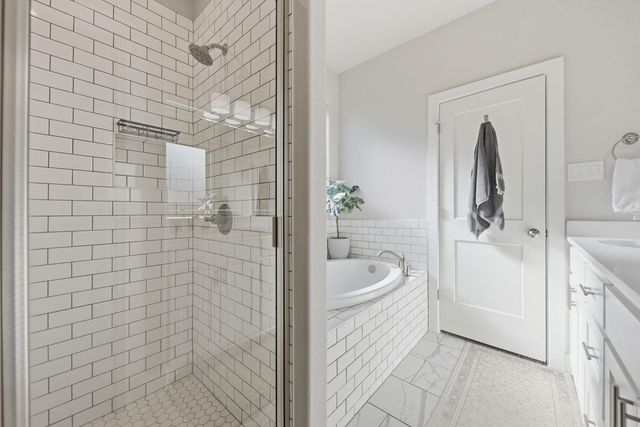 1702 Twin Oaks Circle, Brenham, TX 77833