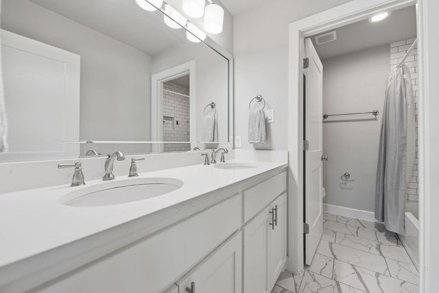 1702 Twin Oaks Circle, Brenham, TX 77833