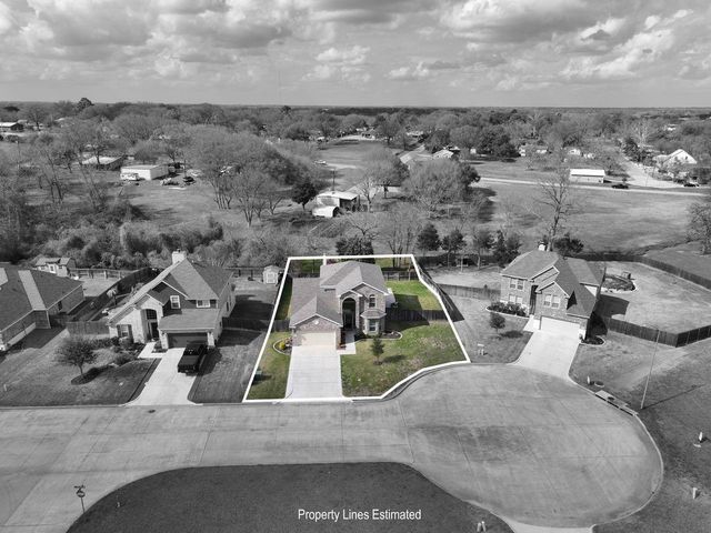 1702 Twin Oaks Circle, Brenham, TX 77833