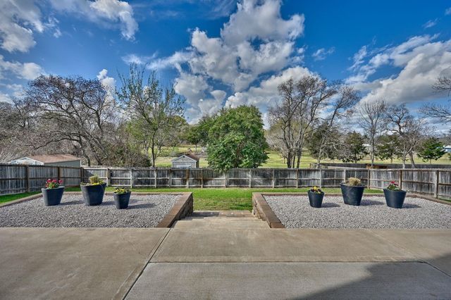 1702 Twin Oaks Circle, Brenham, TX 77833