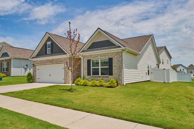 220 Summerlin Dr, Gallatin, TN 37066