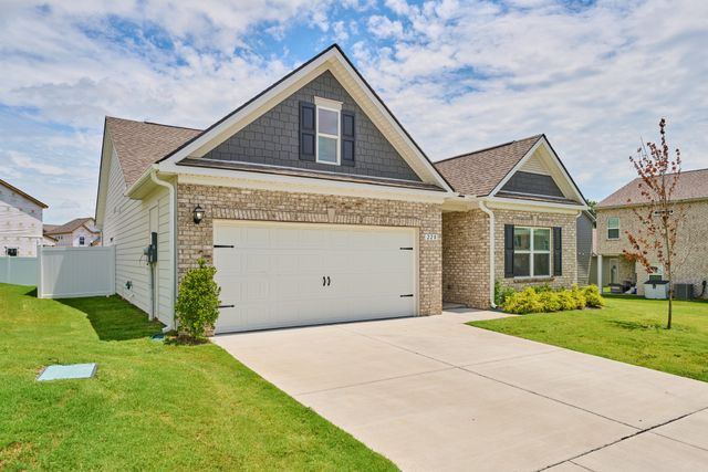 220 Summerlin Dr, Gallatin, TN 37066