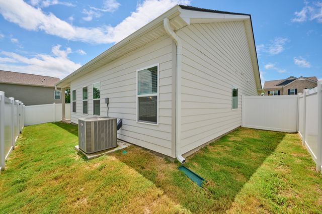 220 Summerlin Dr, Gallatin, TN 37066