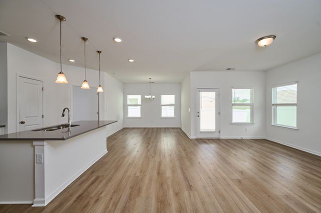 220 Summerlin Dr, Gallatin, TN 37066