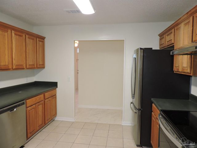 1913 Gulf Bay Ln, Pensacola, FL 32506