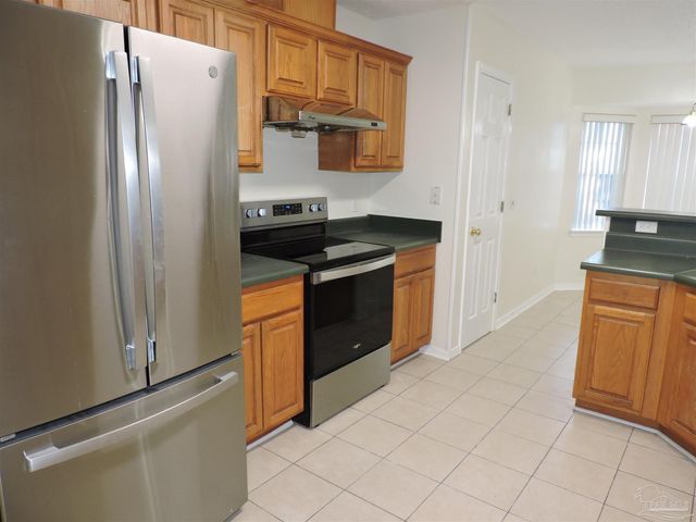 1913 Gulf Bay Ln, Pensacola, FL 32506