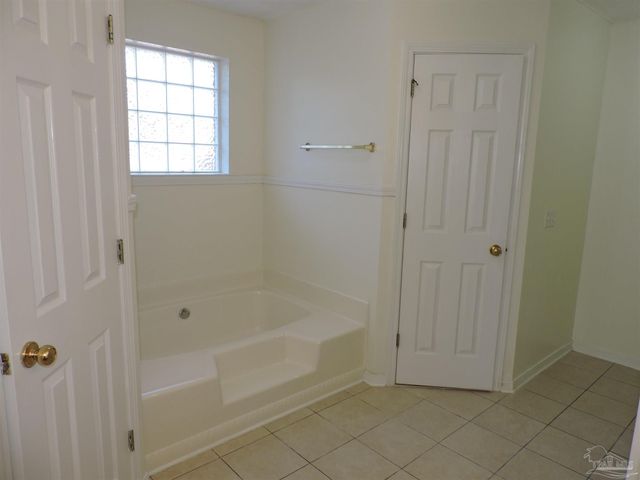 1913 Gulf Bay Ln, Pensacola, FL 32506