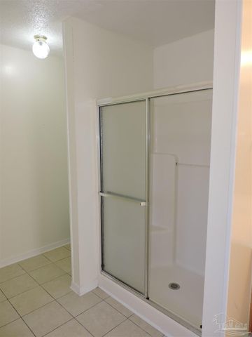 1913 Gulf Bay Ln, Pensacola, FL 32506