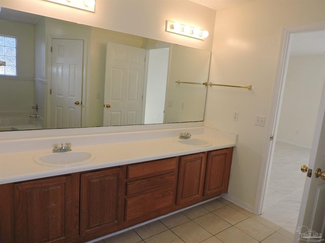 1913 Gulf Bay Ln, Pensacola, FL 32506