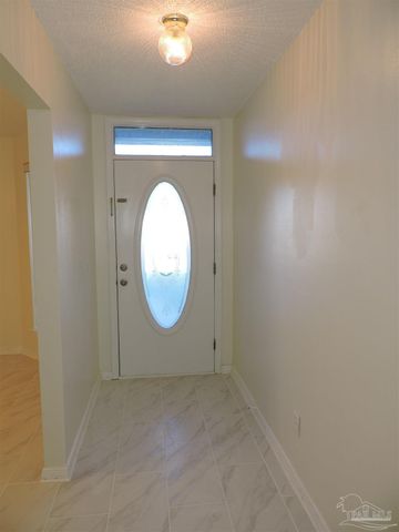 1913 Gulf Bay Ln, Pensacola, FL 32506