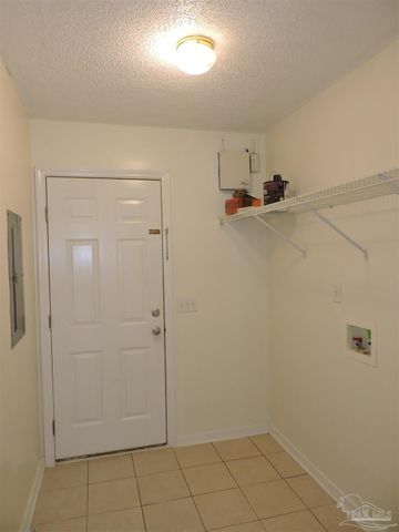 1913 Gulf Bay Ln, Pensacola, FL 32506