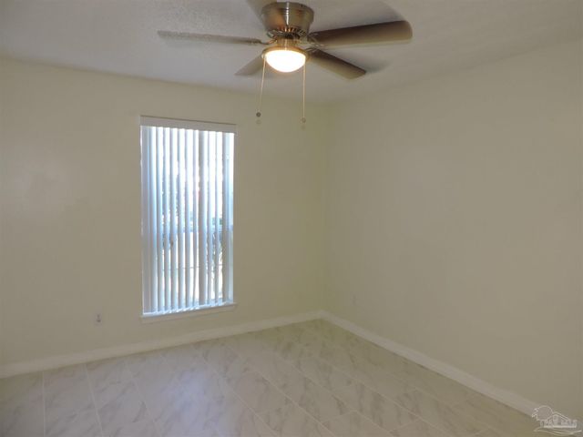 1913 Gulf Bay Ln, Pensacola, FL 32506