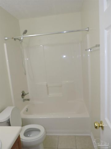 1913 Gulf Bay Ln, Pensacola, FL 32506