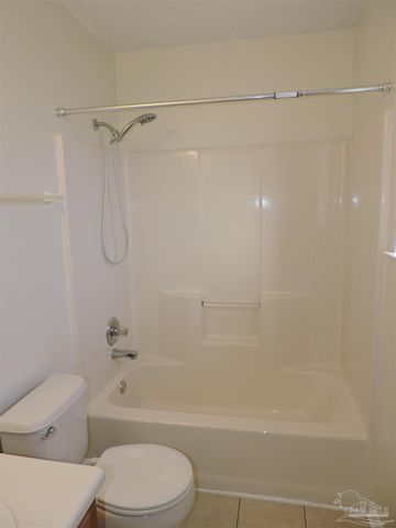 1913 Gulf Bay Ln, Pensacola, FL 32506