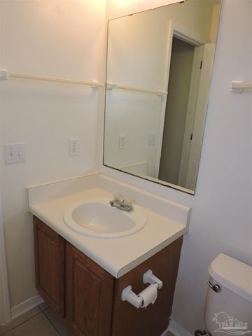 1913 Gulf Bay Ln, Pensacola, FL 32506