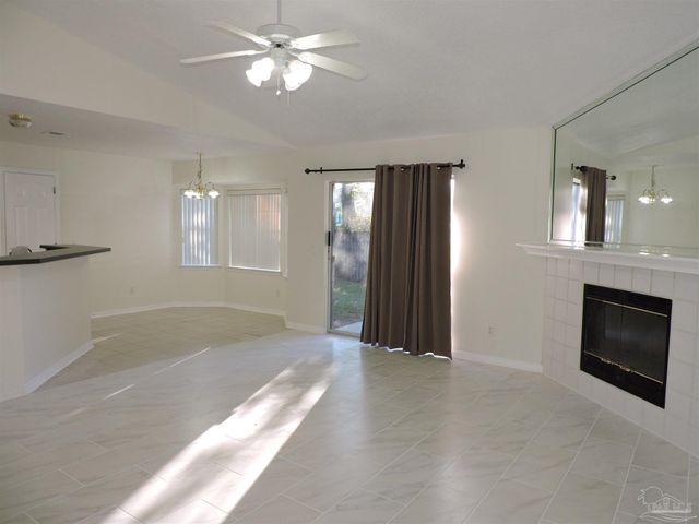 1913 Gulf Bay Ln, Pensacola, FL 32506