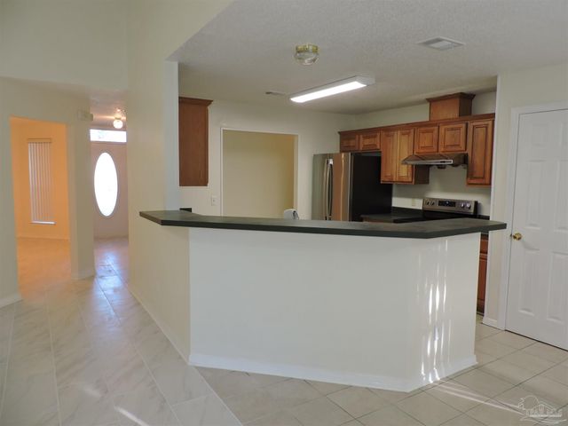 1913 Gulf Bay Ln, Pensacola, FL 32506