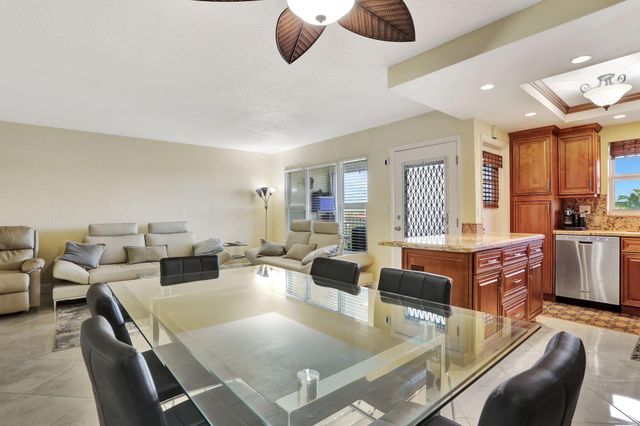 806 SE 7th Street 403, Deerfield Beach, FL 33441