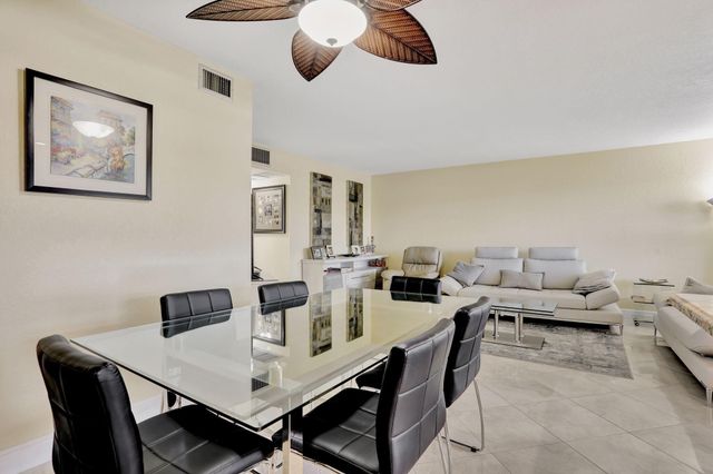 806 SE 7th Street 403, Deerfield Beach, FL 33441