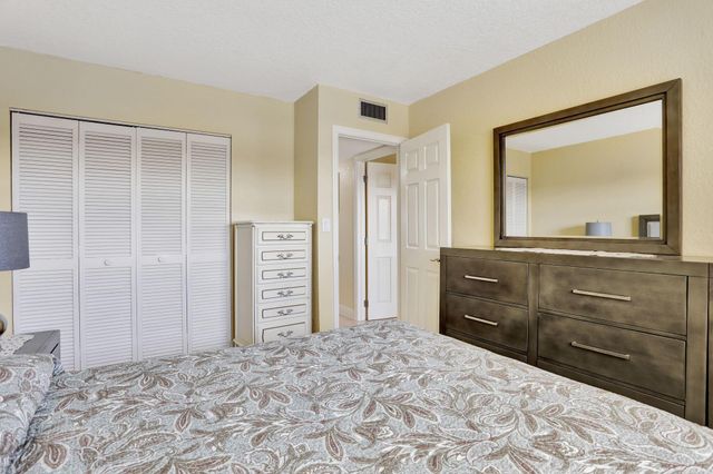 806 SE 7th Street 403, Deerfield Beach, FL 33441