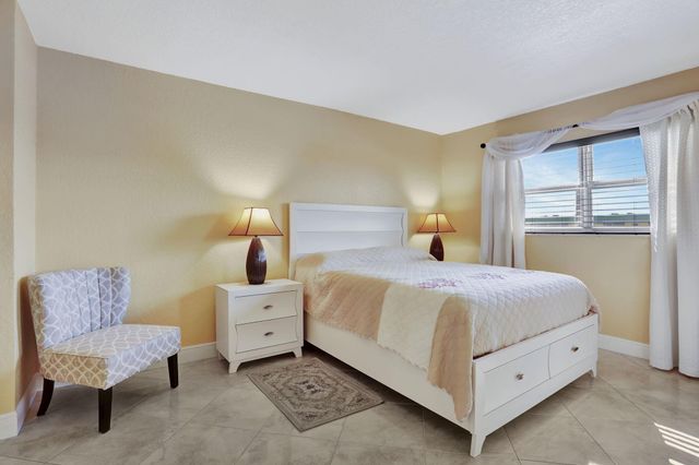 806 SE 7th Street 403, Deerfield Beach, FL 33441