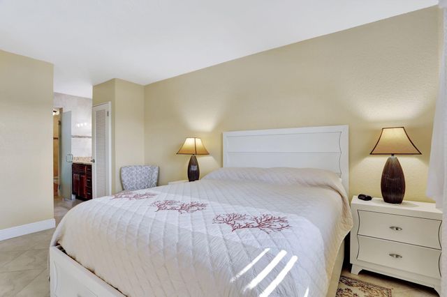 806 SE 7th Street 403, Deerfield Beach, FL 33441