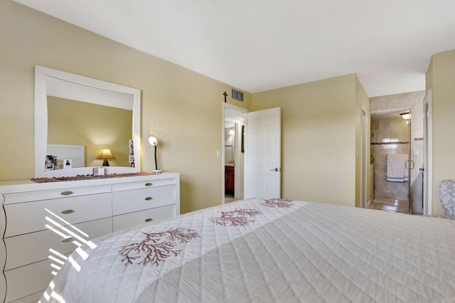 806 SE 7th Street 403, Deerfield Beach, FL 33441