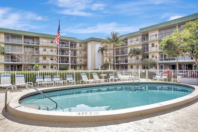 806 SE 7th Street 403, Deerfield Beach, FL 33441
