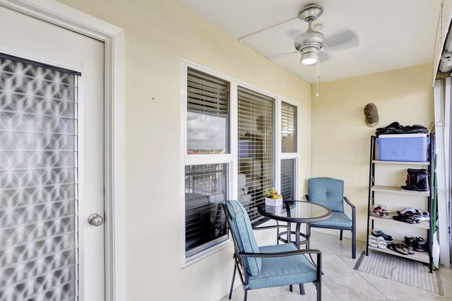 806 SE 7th Street 403, Deerfield Beach, FL 33441