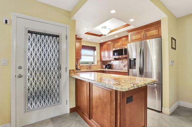 806 SE 7th Street 403, Deerfield Beach, FL 33441