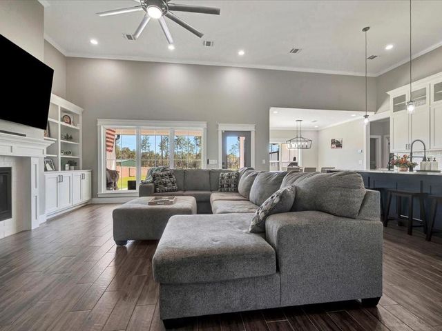 387 Cc Road, Diboll, TX 75941