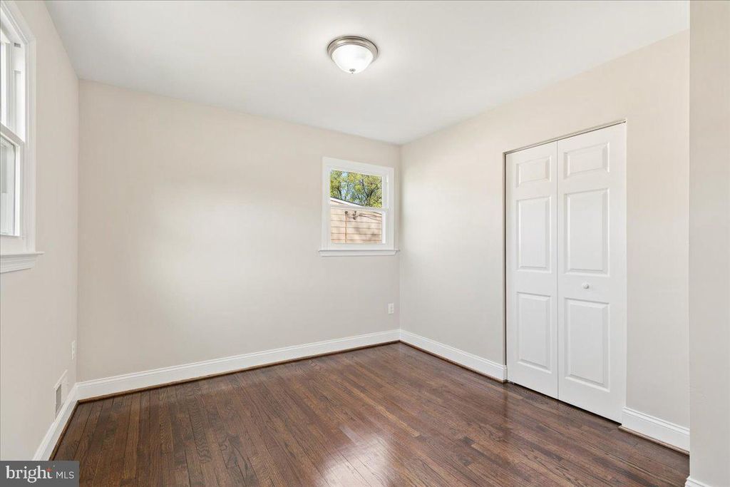 Image 16 of property listing at 216 CHEDDINGTON RD, Linthicum Heights, MD 21090