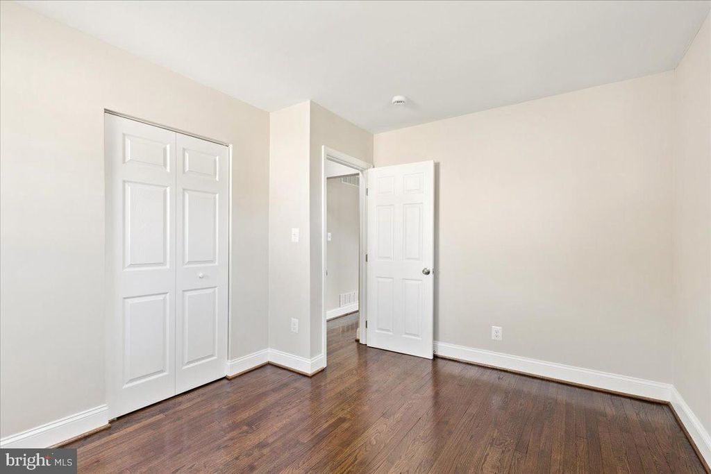 Image 17 of property listing at 216 CHEDDINGTON RD, Linthicum Heights, MD 21090