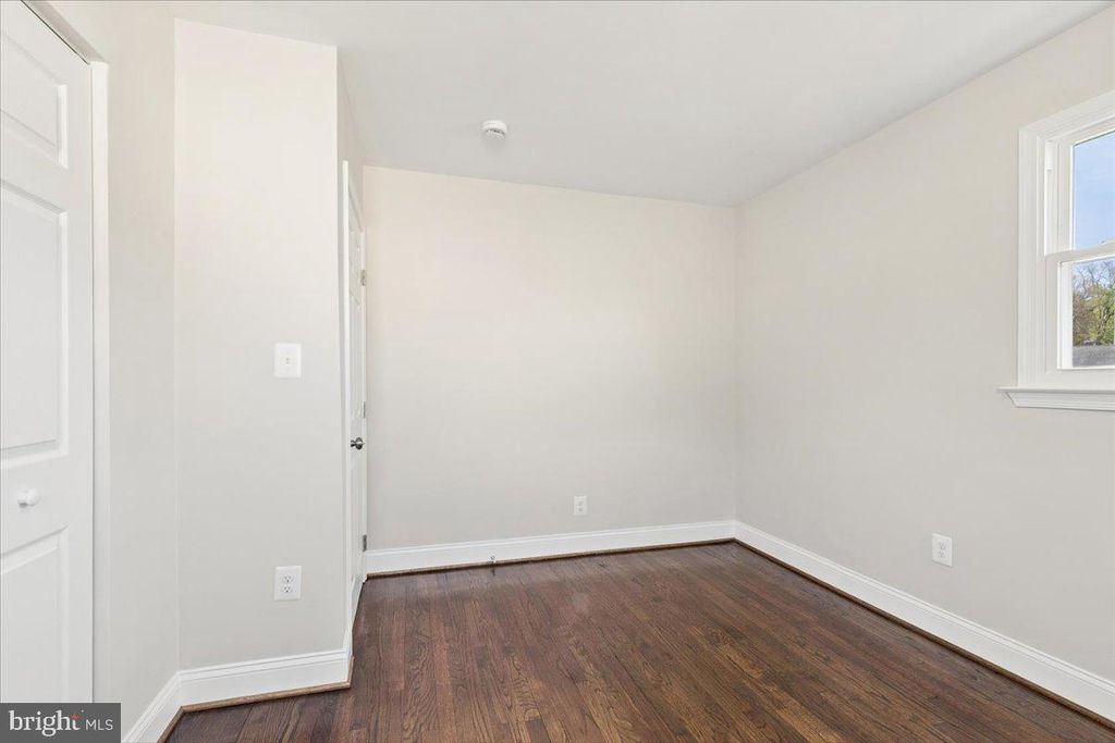 Image 18 of property listing at 216 CHEDDINGTON RD, Linthicum Heights, MD 21090