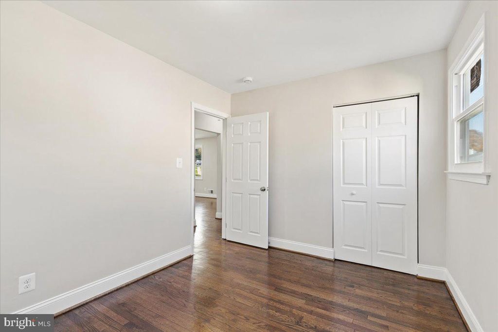 Image 21 of property listing at 216 CHEDDINGTON RD, Linthicum Heights, MD 21090