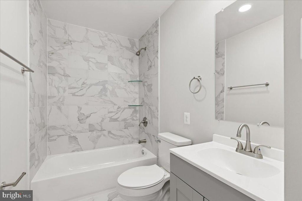 Image 23 of property listing at 216 CHEDDINGTON RD, Linthicum Heights, MD 21090