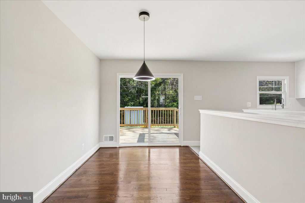 Image 26 of property listing at 216 CHEDDINGTON RD, Linthicum Heights, MD 21090