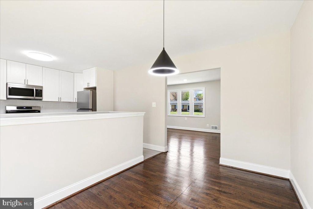 Image 28 of property listing at 216 CHEDDINGTON RD, Linthicum Heights, MD 21090