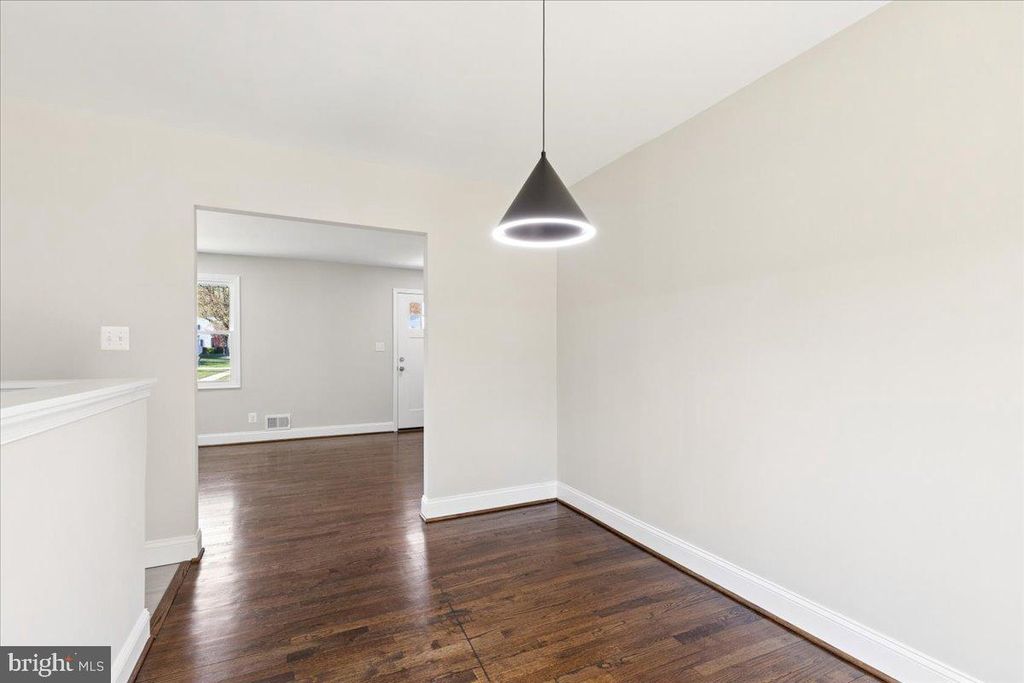 Image 29 of property listing at 216 CHEDDINGTON RD, Linthicum Heights, MD 21090