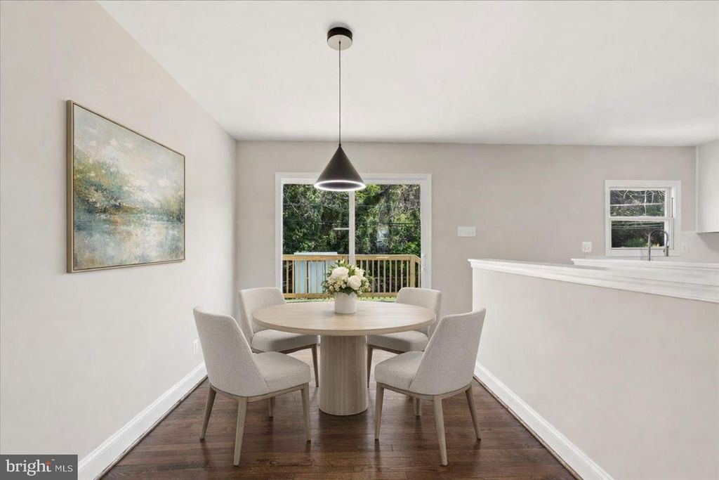 Image 3 of property listing at 216 CHEDDINGTON RD, Linthicum Heights, MD 21090