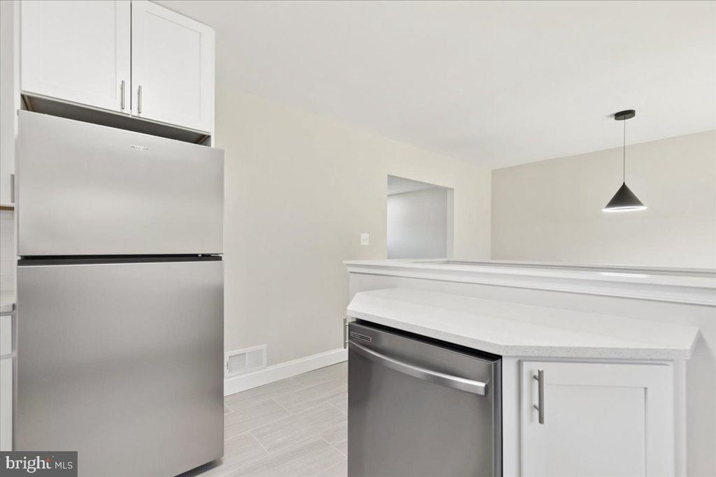 Image 31 of property listing at 216 CHEDDINGTON RD, Linthicum Heights, MD 21090