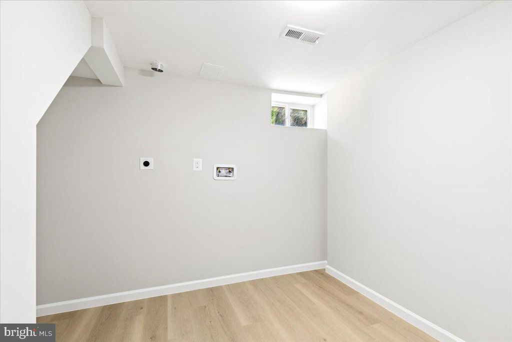 Image 34 of property listing at 216 CHEDDINGTON RD, Linthicum Heights, MD 21090