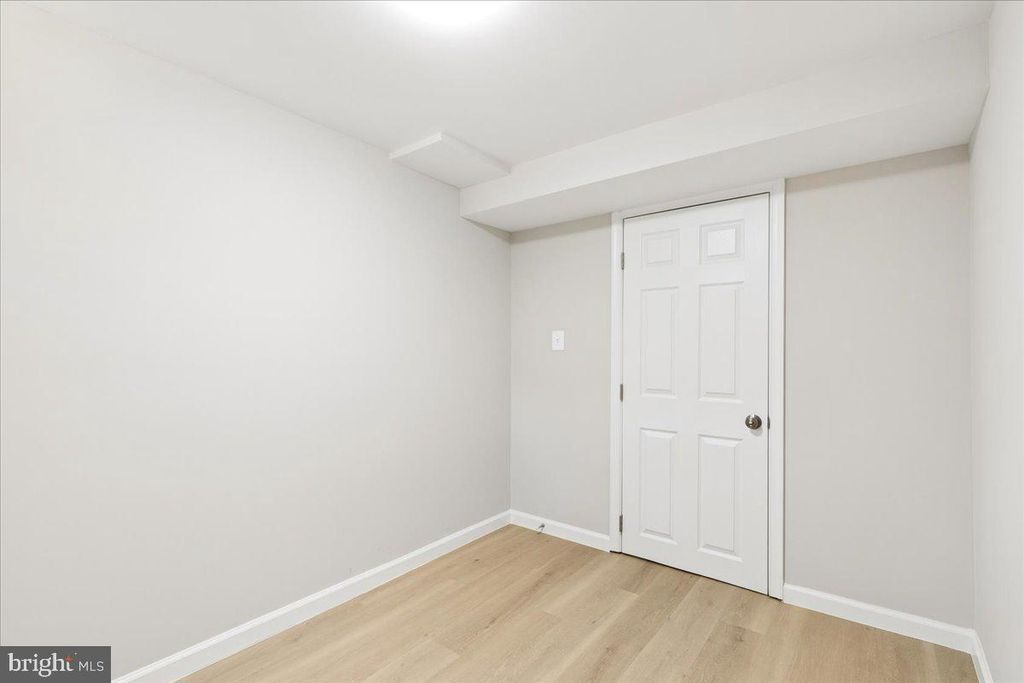 Image 35 of property listing at 216 CHEDDINGTON RD, Linthicum Heights, MD 21090