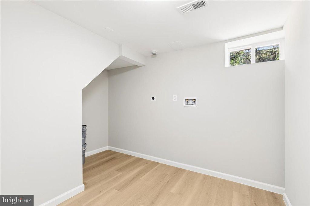 Image 37 of property listing at 216 CHEDDINGTON RD, Linthicum Heights, MD 21090