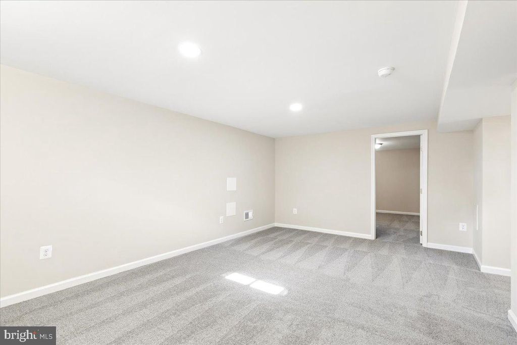 Image 38 of property listing at 216 CHEDDINGTON RD, Linthicum Heights, MD 21090